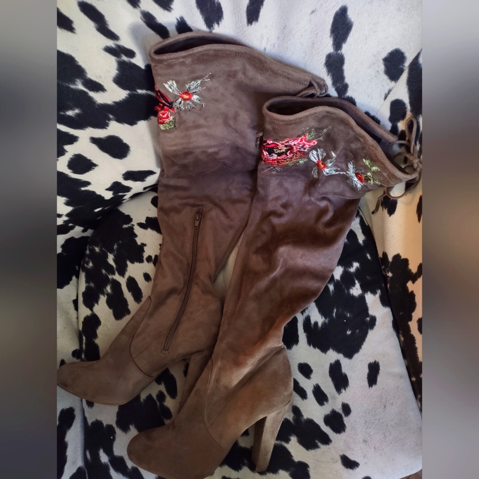 Tan Thigh High Boots With Tie Backs And Floral Accents